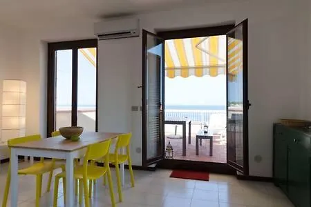 아파트 Casa Ciclopi 아찌트라자
